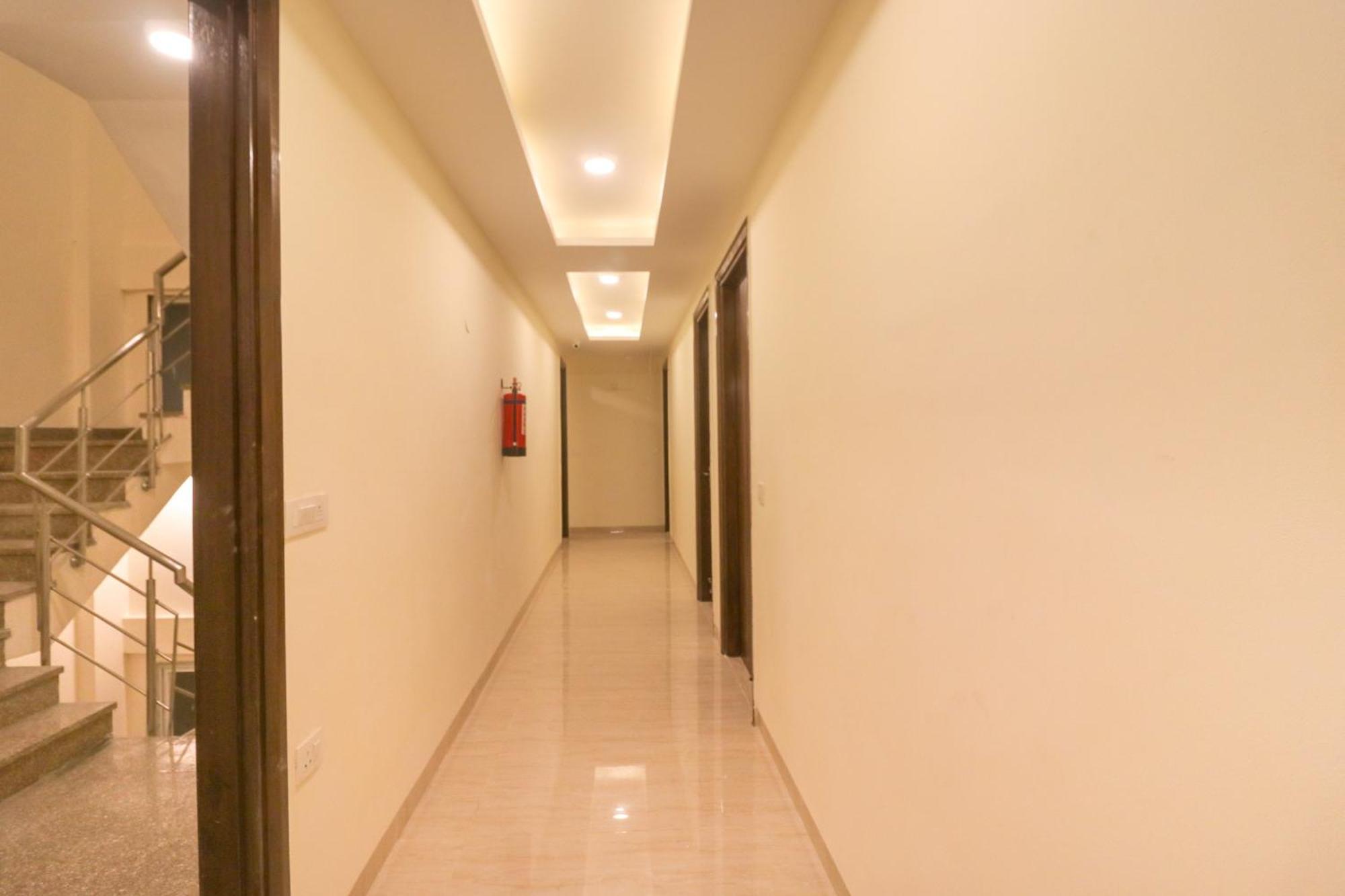 Super Hotel O Comfort Residency Near Artemis Hospital Gurgaon Extérieur photo